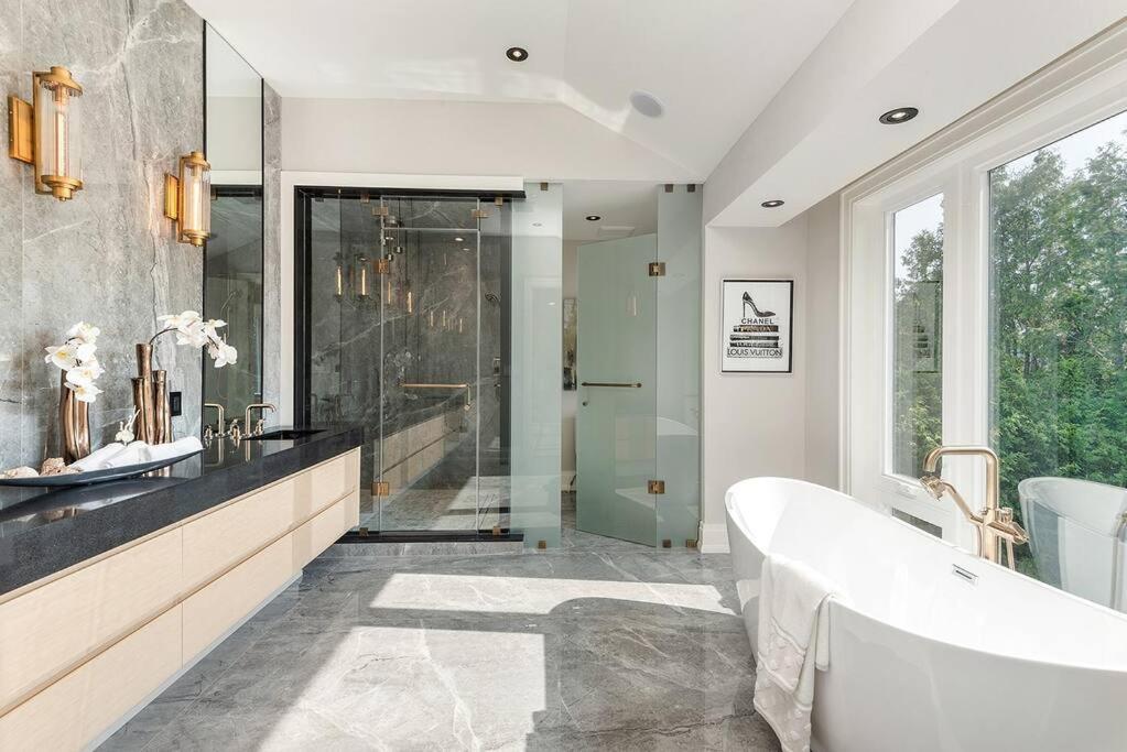 Villa Luxury 6 Bedrooms With Spacious Indoor *